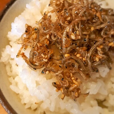 【3回定期便】老舗海産物店のこだわりちりめんじゃこ560g【2カ月に1回配送計1.68kg】25