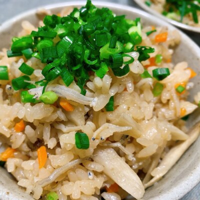 【3回定期便】老舗海産物店のこだわりちりめんじゃこ560g【2カ月に1回配送計1.68kg】25