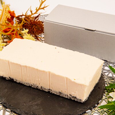 ドルチェポーザ　いちごのレアチーズケーキ1本(600g)