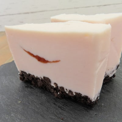ドルチェポーザ　いちごのレアチーズケーキ　3カット(180g)