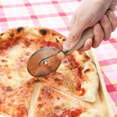 H5-215 木柄ピザカッター