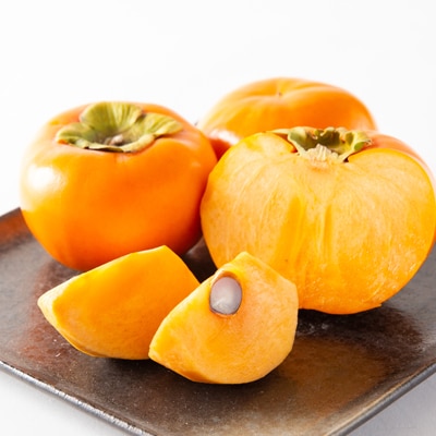 太陽の光をたっぷり浴びた松岡農園の富有柿(2L　12個)