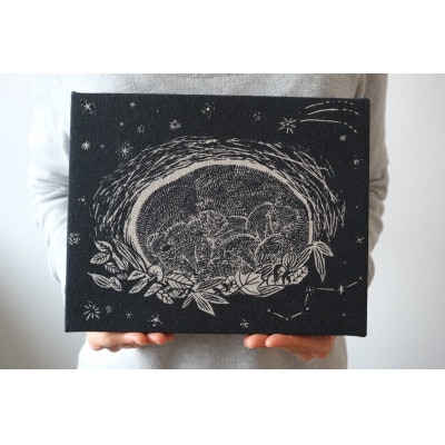 手染め　ファブリックパネル 「巣子守り」