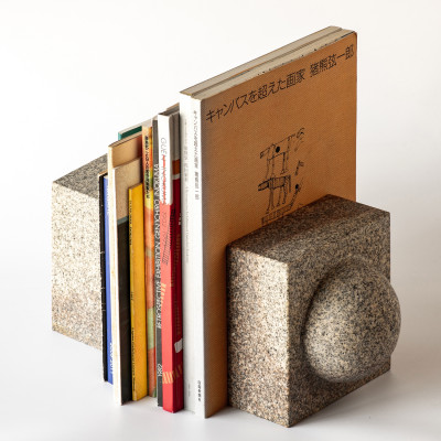 TY BOOKSTAND / sabi|山本忠司氏デザインの庵治石ブックエンド