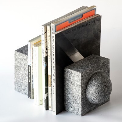 TY BOOKSTAND / komame|山本忠司氏デザインの庵治石ブックエンド