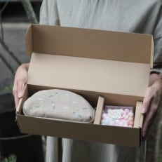 瀬戸内がたくさん詰まった、オリーブ染め帆布ポーチとおいりセット | ふるさと納税のお礼品