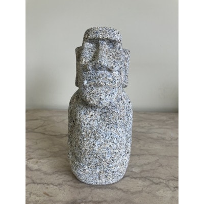 庵治石モアイ像