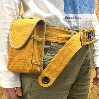 香川県産 丈夫でやさしい綿の手触り　帆布の吊るせるポーチ　イエロー、1点
