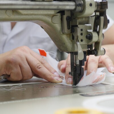 香川産プリーツバッグ・ヘリンボーン・ラージ[シルバー1点]軽やかで上品な透け感のあるショルダーバッグ