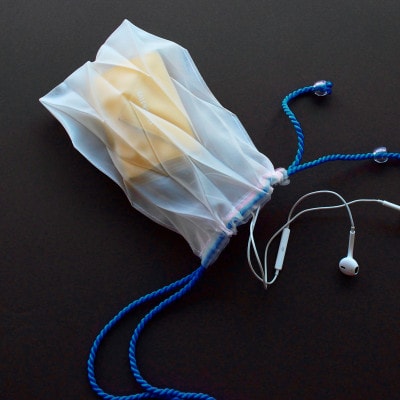 香川県産 プリーツ ポシェット・ヘリンボーン[ブルー1点]　軽やかで上品な透け感のあるサコッシュ