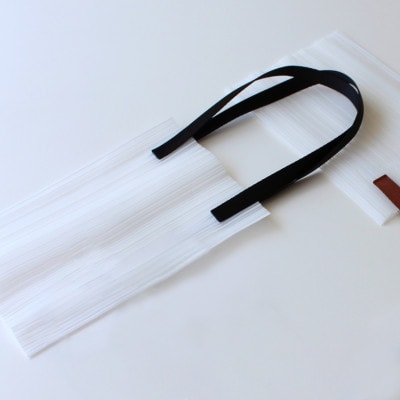 香川県産 プリーツバッグ・ストライプ・スモール[ブラック1点]　軽やかで上品な透け感のあるバッグ