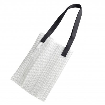 香川県産 プリーツバッグ・ストライプ・スモール[ブラック1点]　軽やかで上品な透け感のあるバッグ