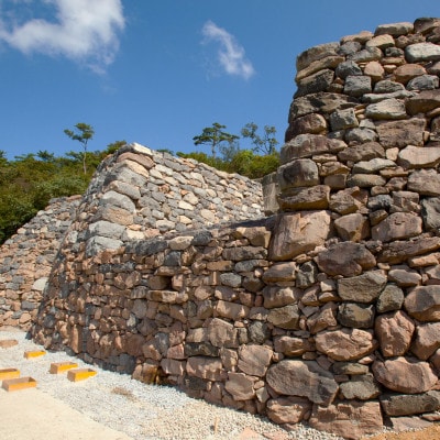 文化財専門員と行く!屋嶋城(城門地区)ガイド見学ツアー