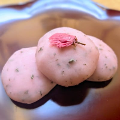 老舗餅屋が作る桜のお餅と桜花塩漬付12個&白餡200g×3個セット【香料不使用】020C331