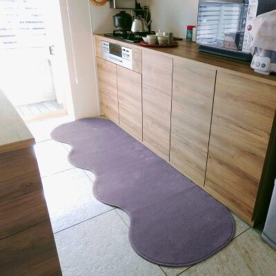 北欧風キッチンマット ラグマットタイプ ピーナッツ型 モーブ 抗菌防臭 diw0307