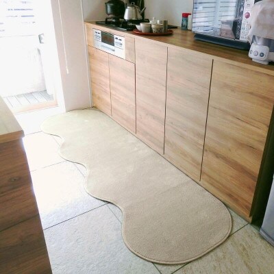 北欧風キッチンマット ラグマットタイプ ピーナッツ型 アッシュベージュ 抗菌防臭 diw0379