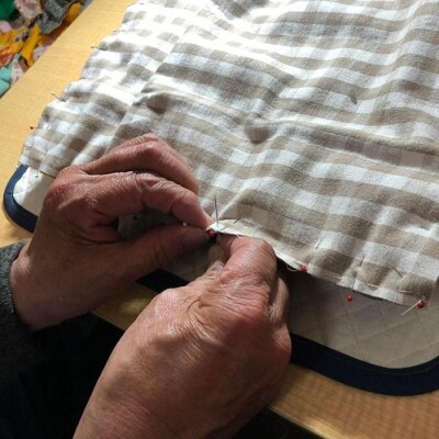 座り心地バツグン!　点で支えるパフクッション