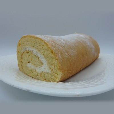 「和三盆ロールケーキ」と「ショコラナッツロールケーキ」