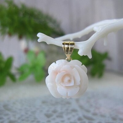 高知産天然白珊瑚薔薇の花のペンダント