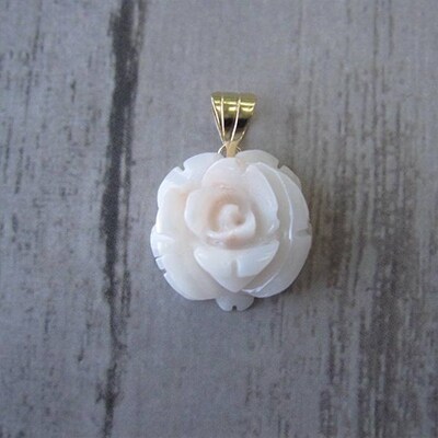 高知産天然白珊瑚薔薇の花のペンダント