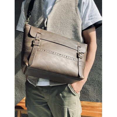 【限定1点のみ】入手困難なオイルレザーを使用したオイルレザーショルダーバッグ