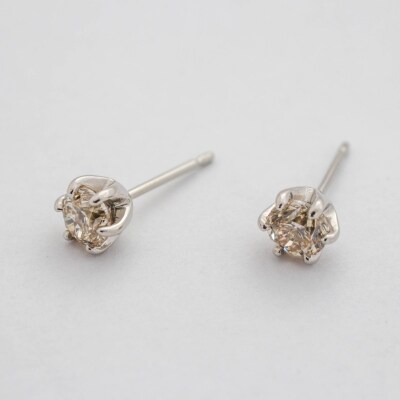 プラチナ Pt900 0.60ct天然ダイヤモンドスタッドピアス|cop-4-pt