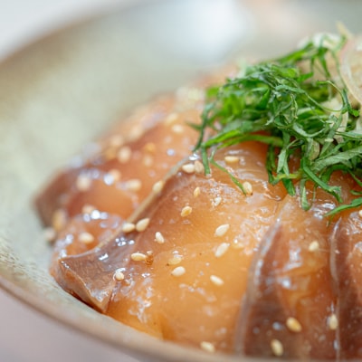 朝〆ぶり ごまだれ漬け丼用 100g×1袋 養殖 ブリ 鰤 小分け 冷凍 簡単調理 人気 海鮮丼