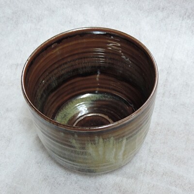 高取　飴釉筒茶碗