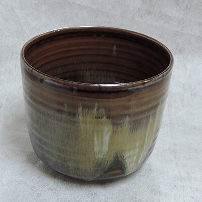 高取　飴釉筒茶碗