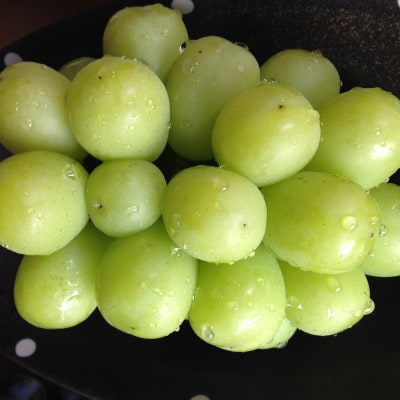 新鮮・朝採り後即出荷!岡山県　吉備高原産シャインマスカット　2kg (3～4房入り)贈答品