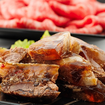 津山名物・山本精肉店の【煮こごり・牛すき焼き】のセット