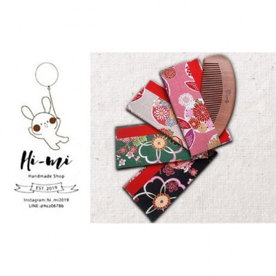 名入れ 桃の木櫛 椿油漬 木製 ケース付(約5cm×12.8cm)黒・和柄[No5354-0112]