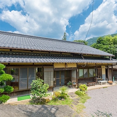 築150年の古民家ゲストハウスに泊まって田舎の暮らしをお手伝い!【1泊2食分の食材付・3名様】