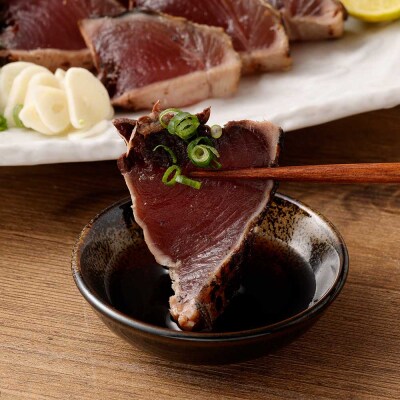 土佐の藁焼き 生カツオのたたき2節(計約500g～550g)タレ・ネギ・にんにく付【R01652】