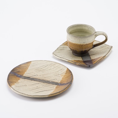 コーヒーカップ&ソーサ―とケーキ皿のセット【茶】　AM6