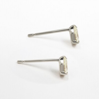 甲府市発 一粒ピアス pt900 ペアシェイプカット [1c-2178-1PT]