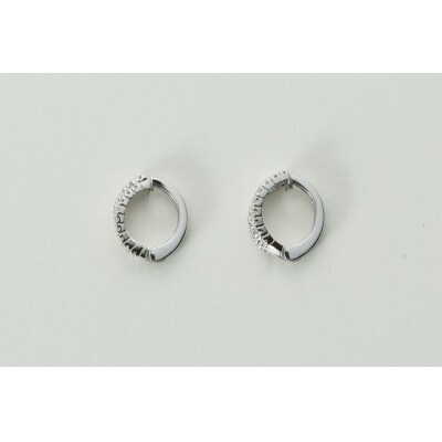 【ジュエリーの街、山梨県甲府市】ダイヤ0.40ct K18WGピアリング　LE995W
