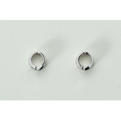 【ジュエリーの街、山梨県甲府市】ダイヤ0.64ct K18WGピアリング　LE358W