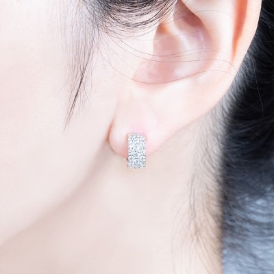 【ジュエリーの街、山梨県甲府市】ダイヤ0.64ct K18WGピアリング　LE358W