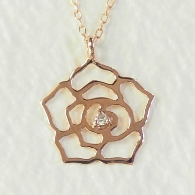 K18ピンクゴールド　ダイヤモンド　薔薇ペンダントネックレス　　　HH018730