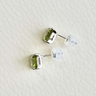 Pt900 ペリドット 一粒石 ピアス スクエアカット 6mm 保証書付 IA-3179