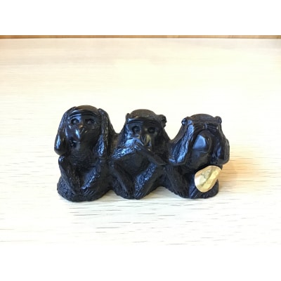 那智黒石のまち熊野【仮谷梅管堂の三猿の置物】