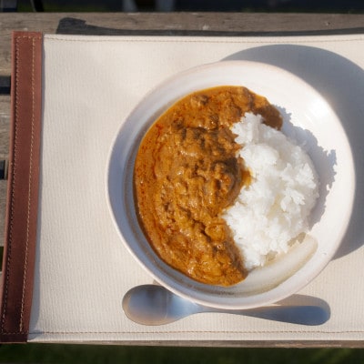 Sustainable SIKA カレー1食とランチョンマット1個のセット