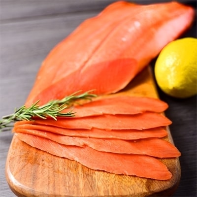 天然紅鮭無添加スモークサーモン半身(スライス4分割)【2026年4月以降発送】