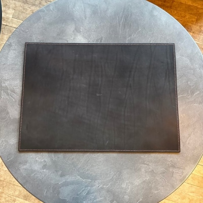 本革レザーデスクマット(ブラック・レッドステッチ)