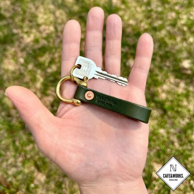 レザークラフト:真鍮シャックル本革レザーキーホルダー小(モスグリーン)