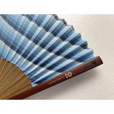 牛首紬　扇子セット(親彫木玉付):青
