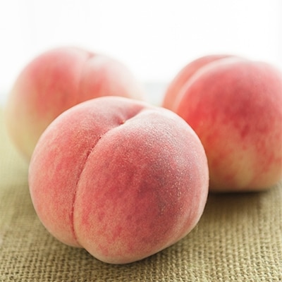 季節の赤い桃　約3kg