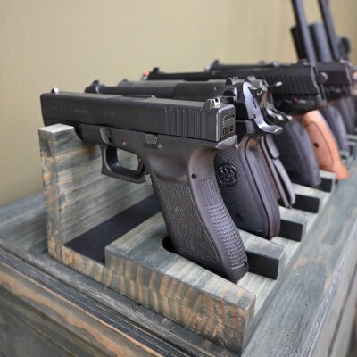 WOOD WORKS ハンドガンスタンド 5丁掛【ミリタリーグリーン】