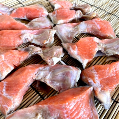 天然・紅鮭切身甘口かま1.0kg サケ ご飯のお供 北海道 海産物 魚 お弁当 F4F-8193